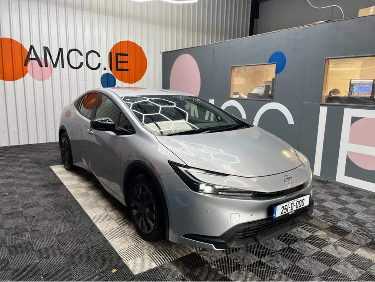Toyota Prius 2025 TOYOTA PRIUS X 1.8 AUTOMATIC / C - Image 1