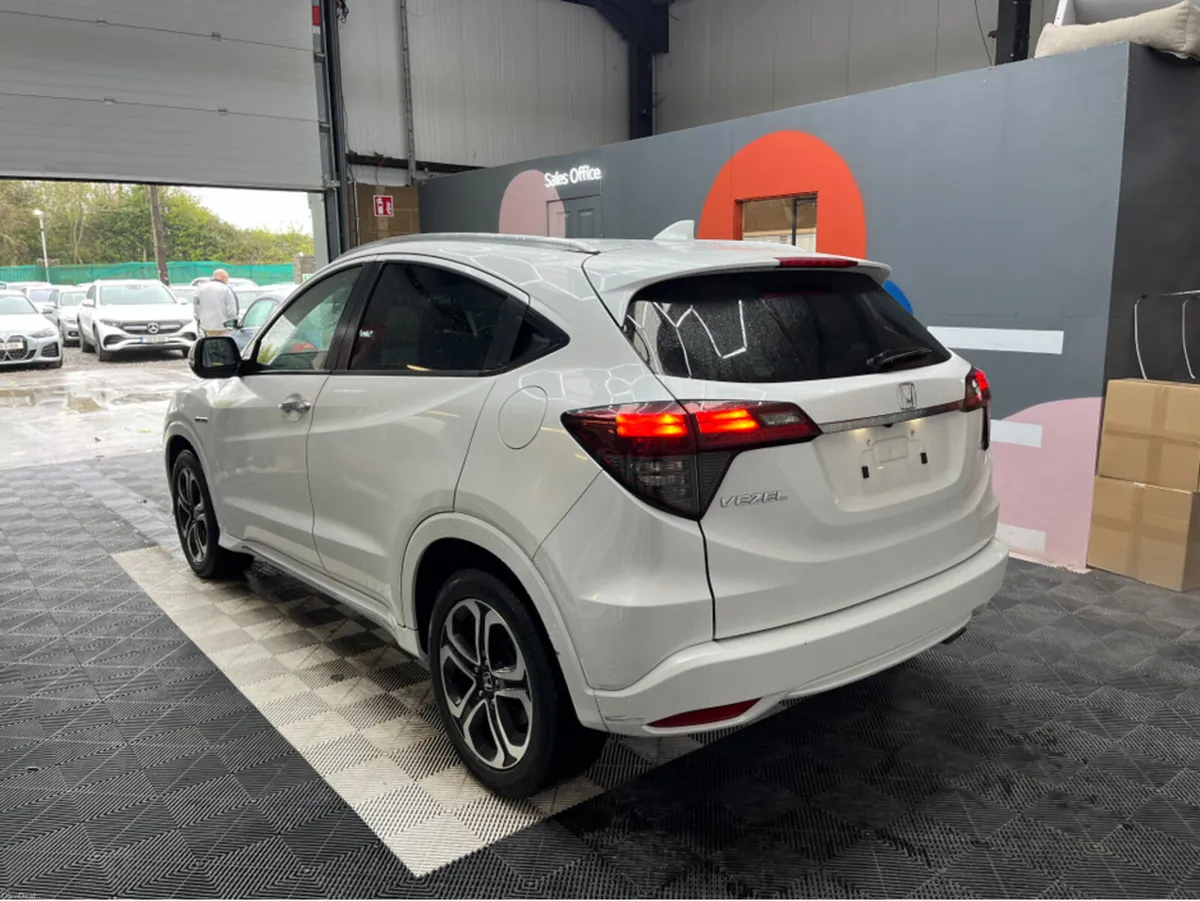 Honda Vezel 2018 HONDA VEZEL HYBRID Z SENSING 1.5 - Image 4