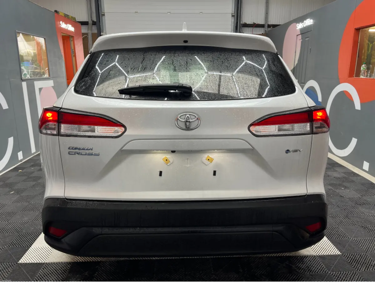 Toyota Corolla Cross €32950 2024 TOYOTA COROLLA CR - Image 3