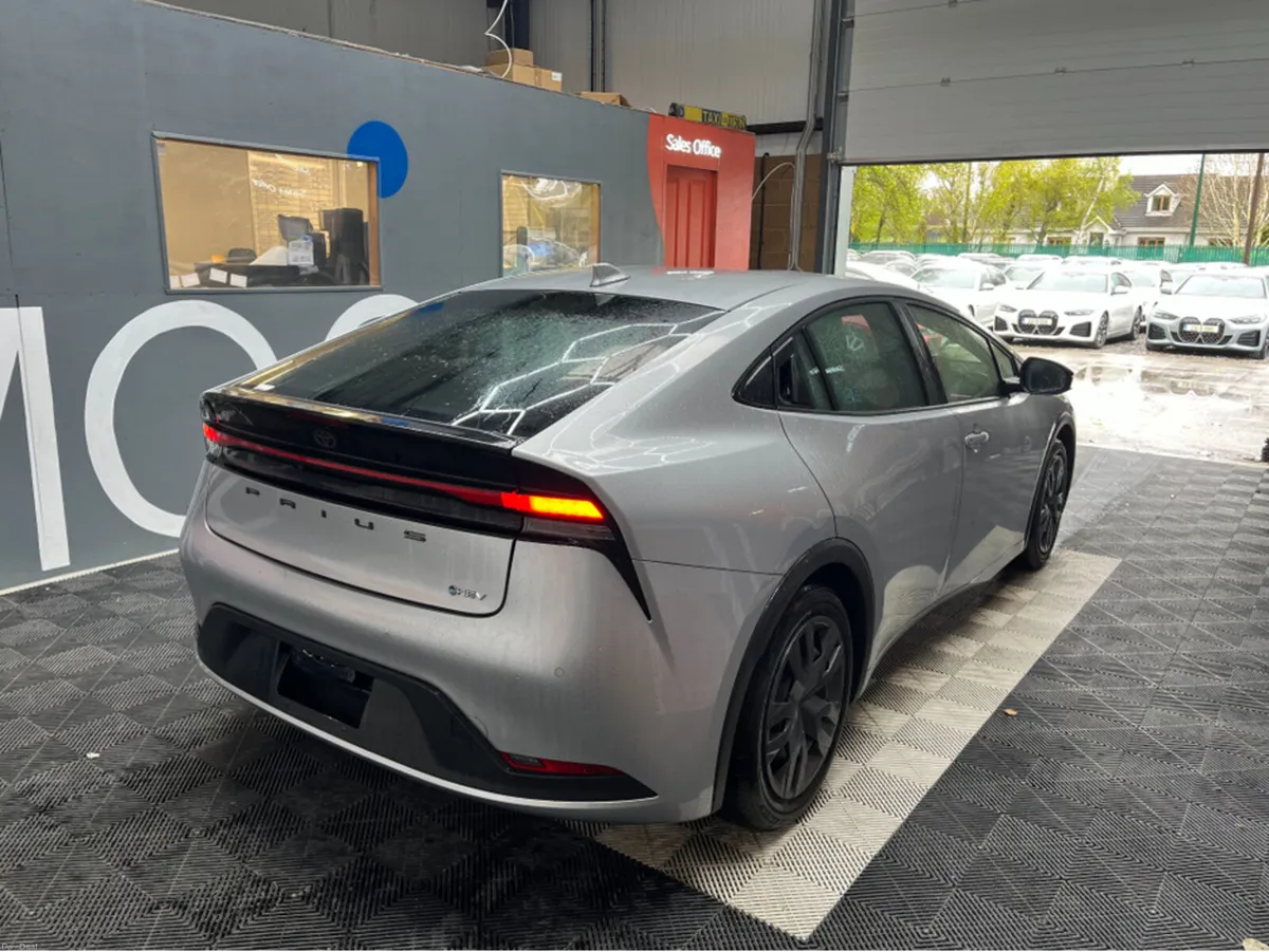 Toyota Prius 2025 TOYOTA PRIUS X 1.8 AUTOMATIC / C - Image 2