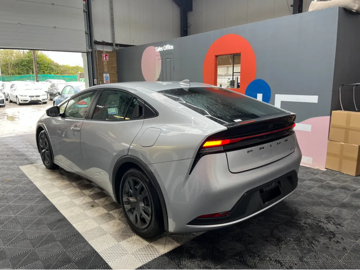 Toyota Prius 2025 TOYOTA PRIUS X 1.8 AUTOMATIC / C - Image 4