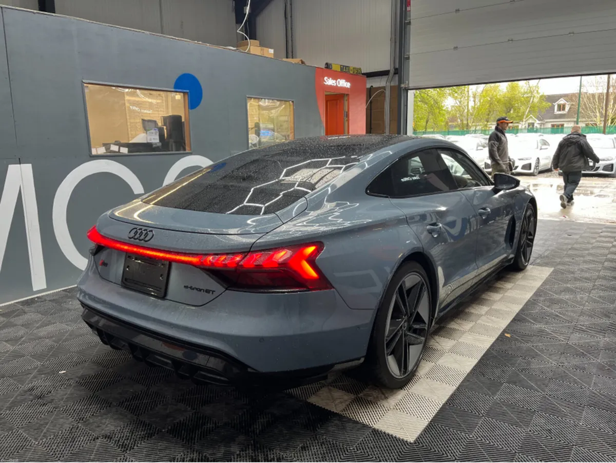 Audi e-tron GT quattro 2023 AUDI E-TRON GT RS AUTO - Image 3