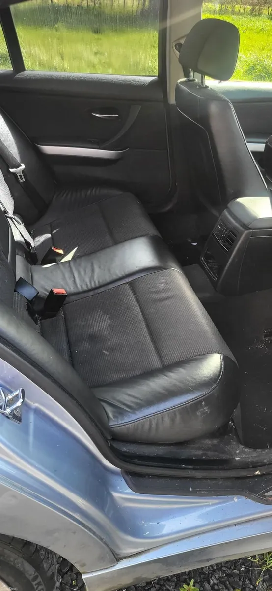 BMW 3-Series 2009 - Image 2