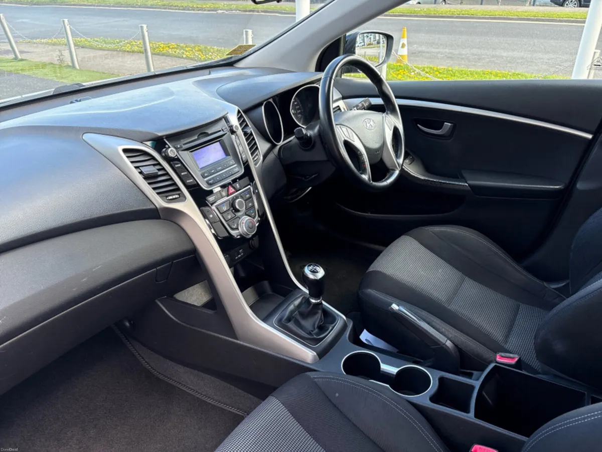 Hyundai i30 1.4 PETROL CLASSIC 5DR - Image 3