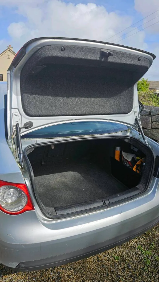 VW Jetta 1.9 TDI Auto - Image 4