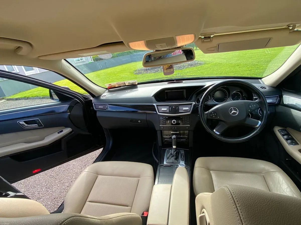 Mercedes-Benz E-Class 2011 E200 Avantgarde - Image 3
