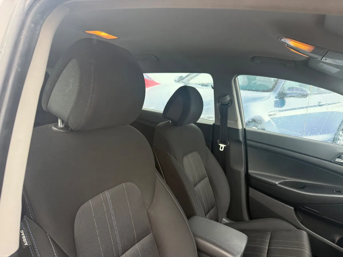 HYUNDAI TUSCON TAXED/NCTD  SERVICE HISTORY - Image 3