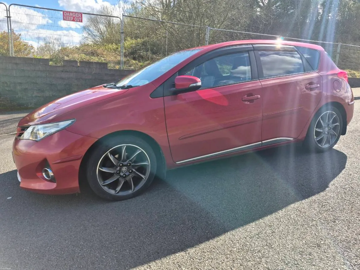 132 Toyota Auris 1.4D4D high grade Nct 01/27 - Image 2