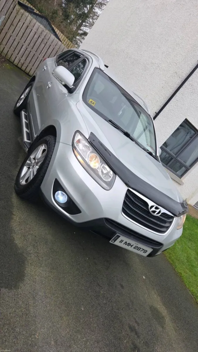 Hyundai Santa Fe 7 Seater - Image 2