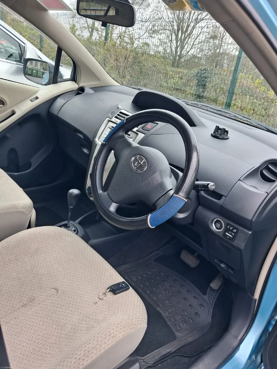 Toyota Vitz 2006 - Image 2