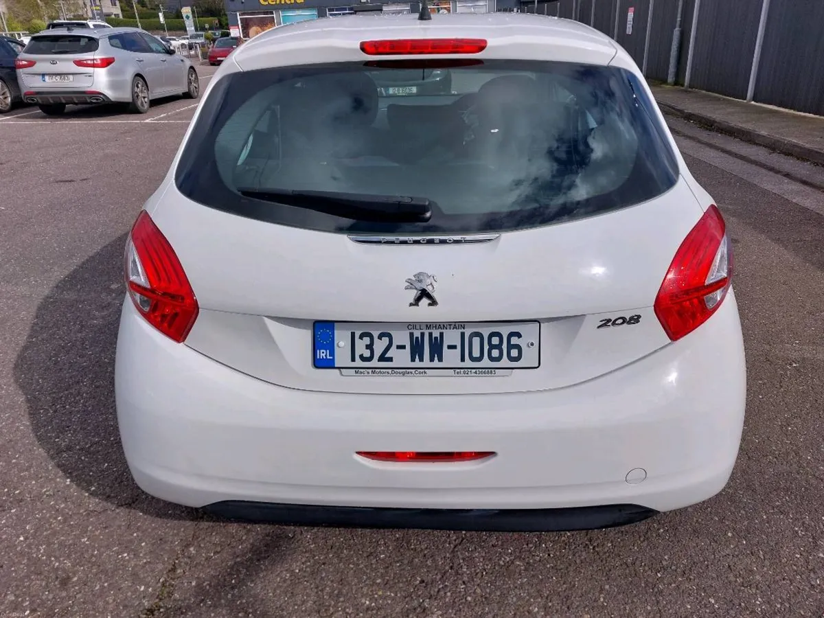 Peugeot 208 petrol - Image 3