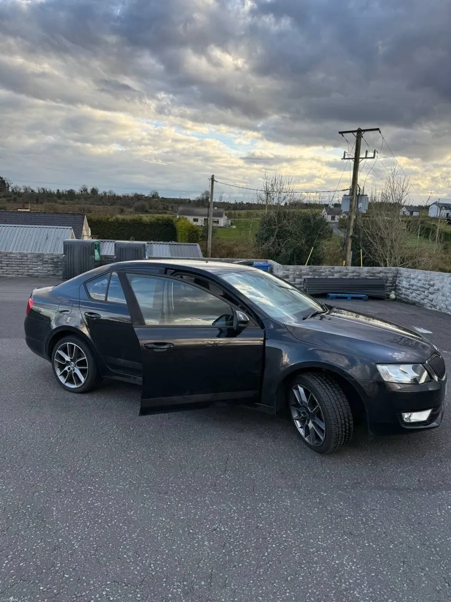 Skoda Octavia 2014 Low mileage - Image 3