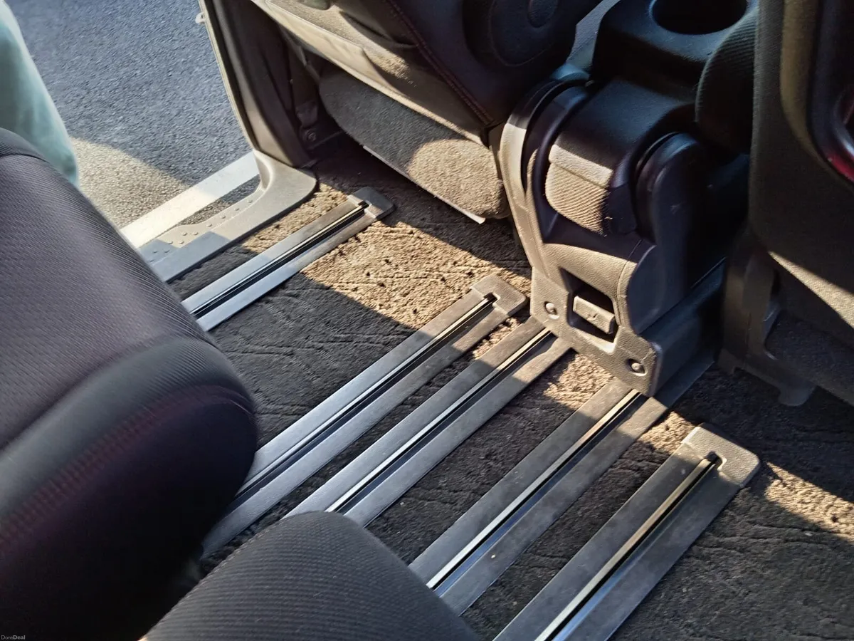 Nissan Serrena - Image 3