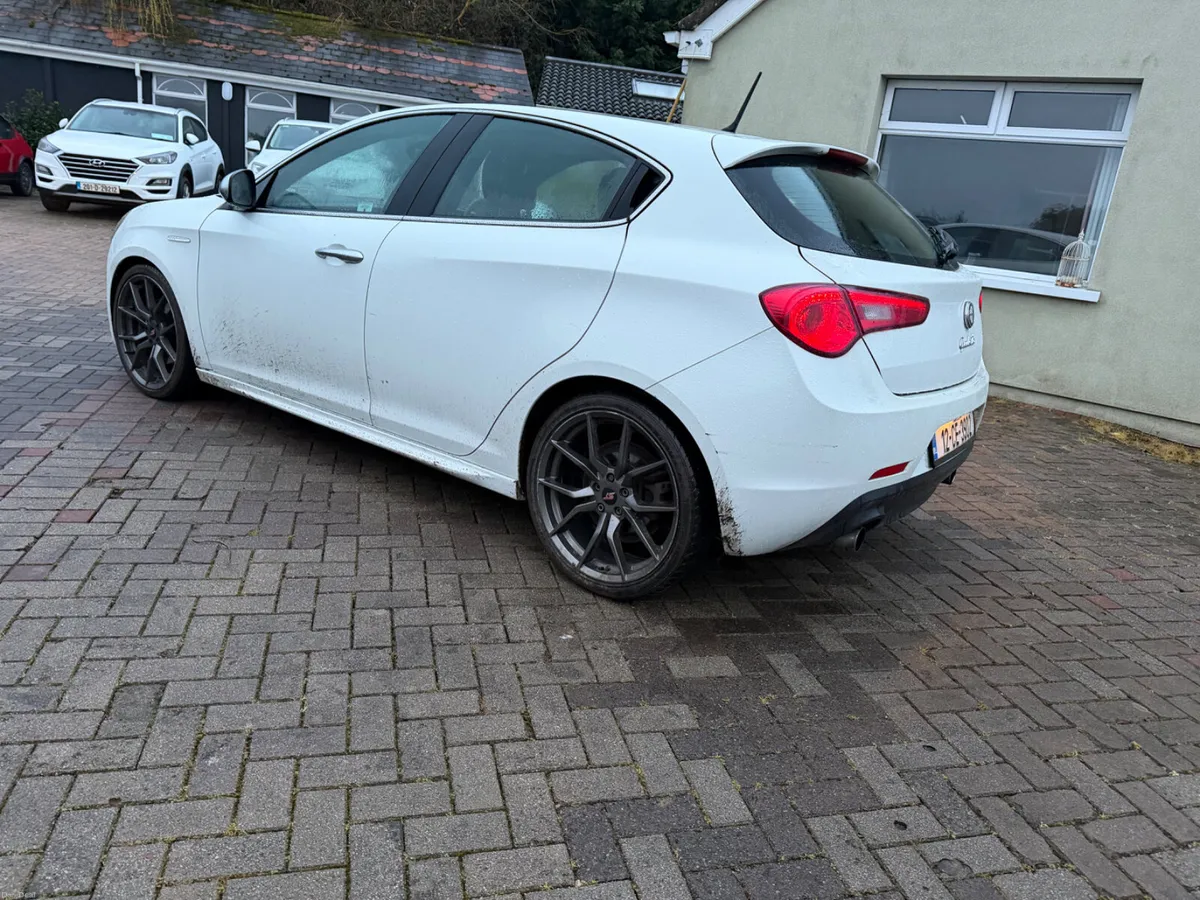 Alfa Romeo Giulietta 2012 - Image 2