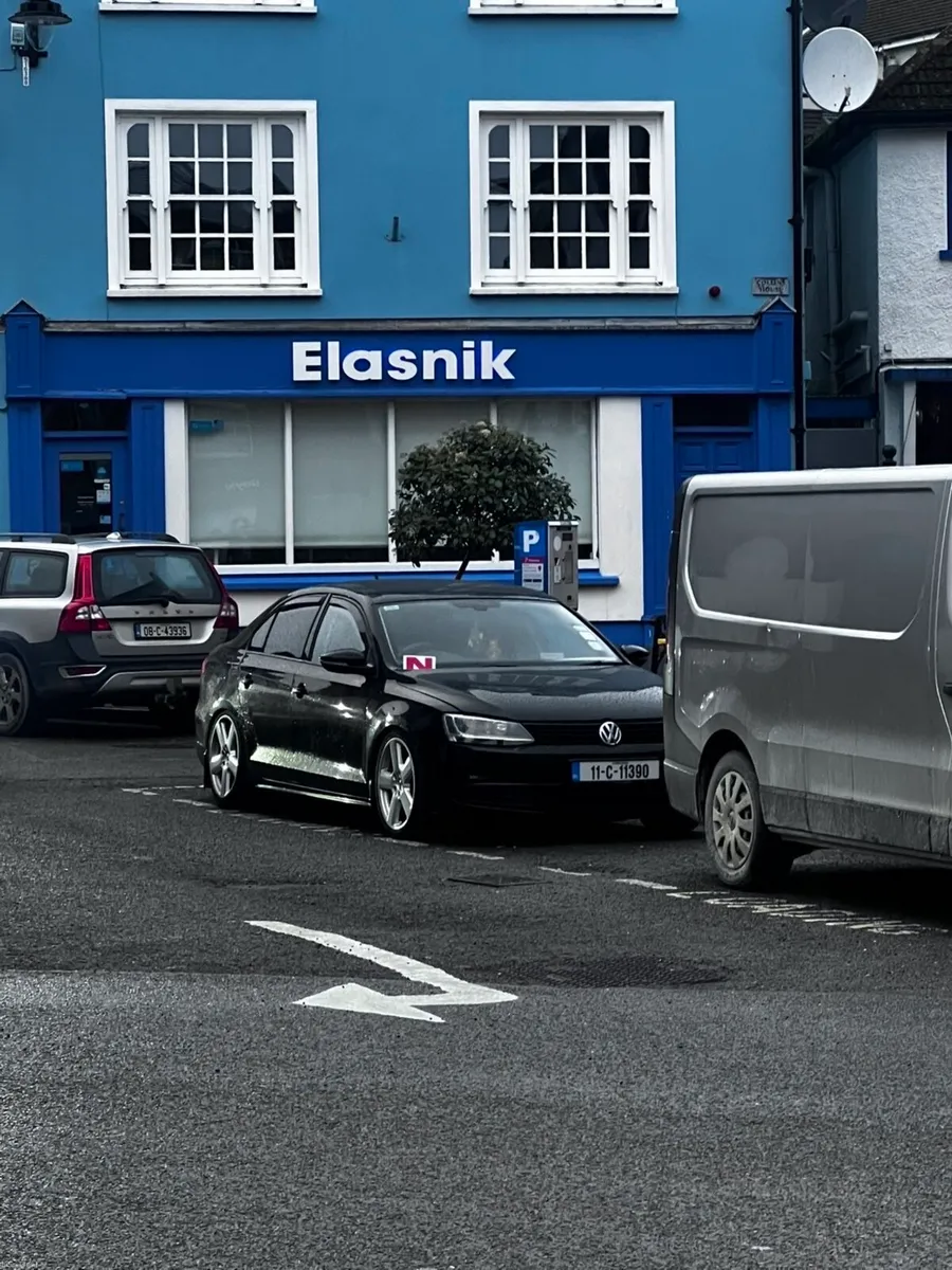 2011 Volkswagen Jetta - Image 3