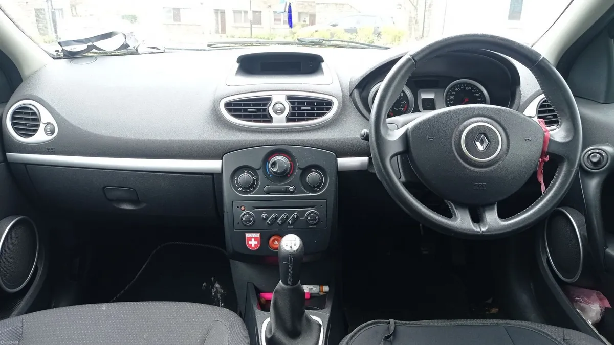 Renault Clio 2006  NOT running- needs attention - Image 2