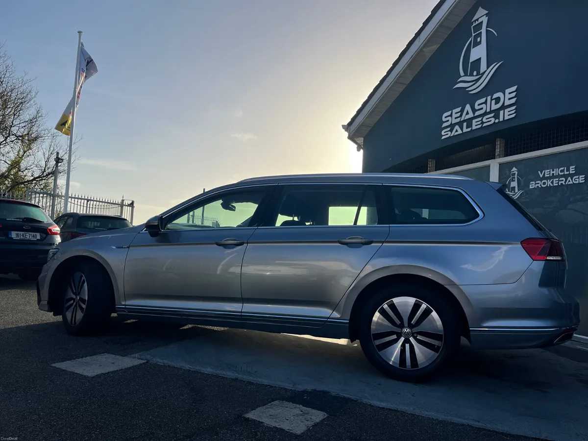 202 Volkswagen Passat GTE Hybrid - Image 2