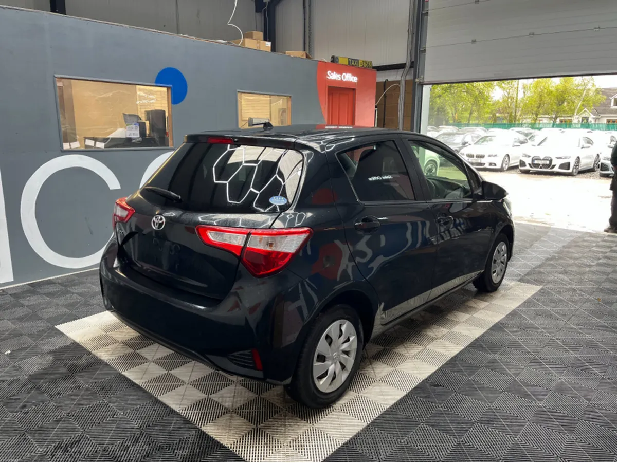 Toyota Vitz 2018 TOYOTA VITZ F 1.0 AUTOMATIC - Image 2