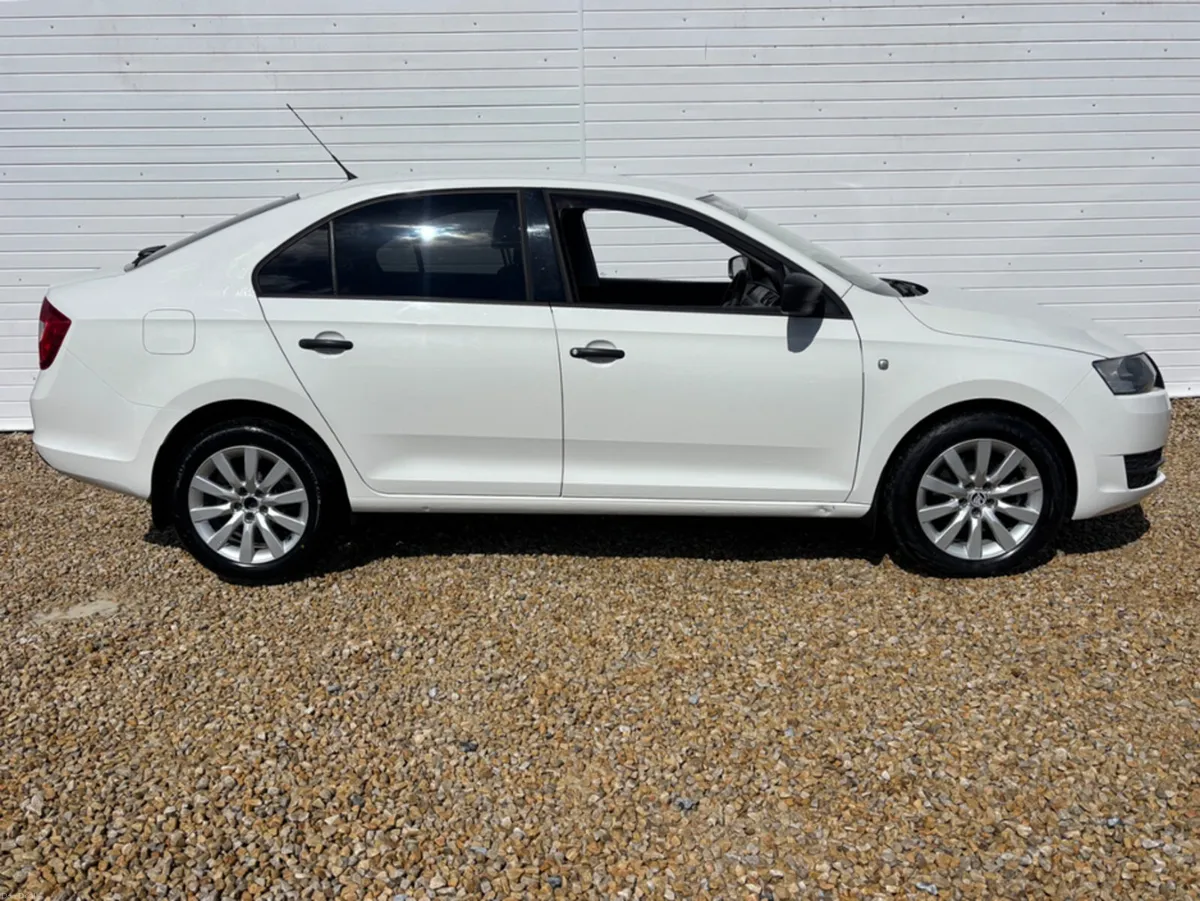 Skoda Rapid 1.6 TDI CR S 5DR - Image 2