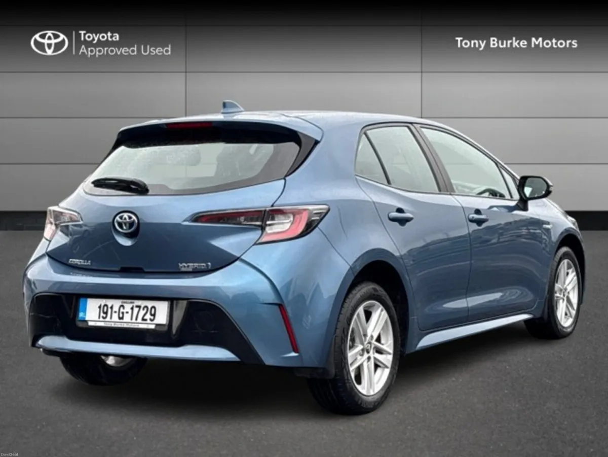 Toyota Corolla Hatchback 5dr Hybrid - Luna Edition - Image 2
