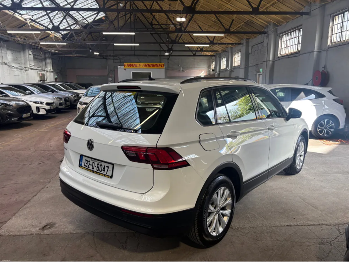 Volkswagen Tiguan TRENDLINE 2.0 TDI MANUAL 6SPEED - Image 3