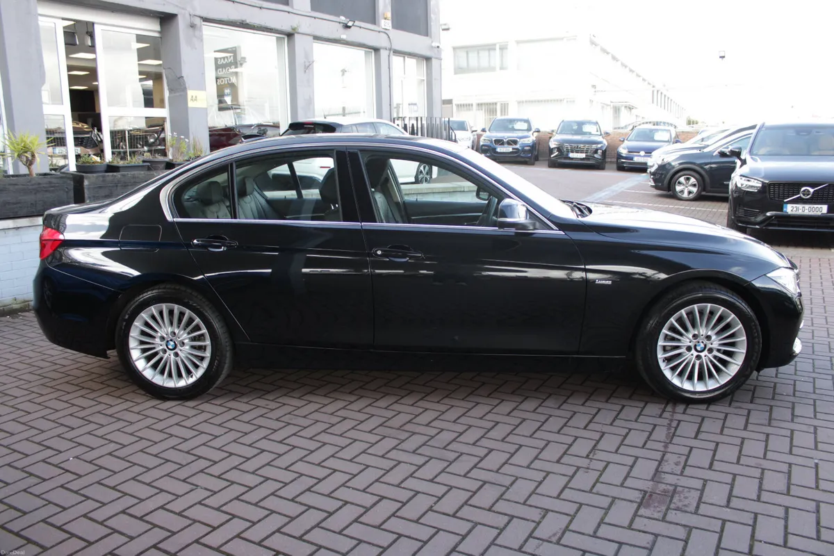 BMW 3-Series 2018 - Image 3