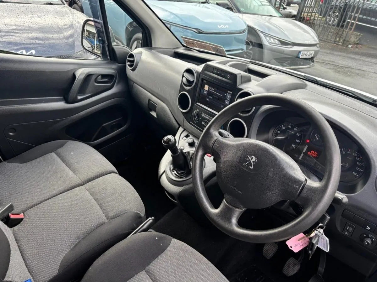 Peugeot Partner 1.6 BlueHDi 75bhp 5 Seats Active - Image 3