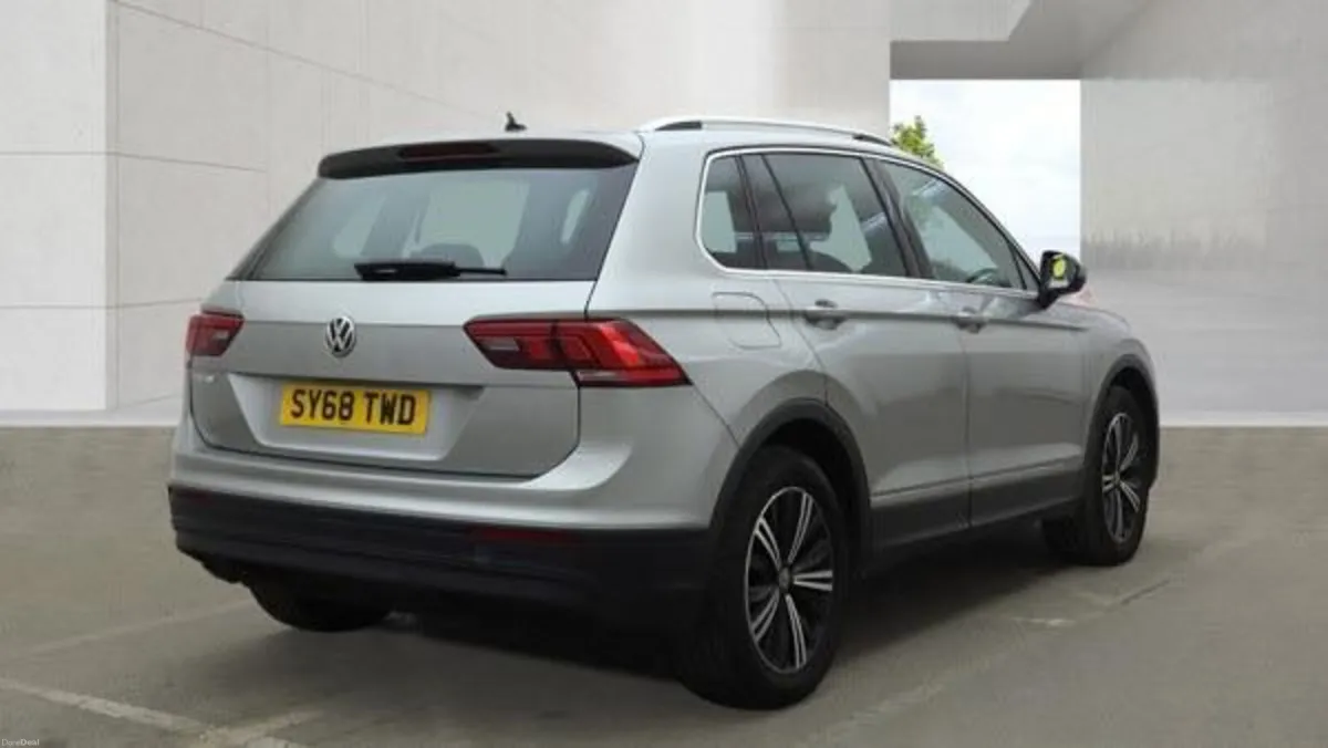 2018 Volkswagen Tiguan - Image 4