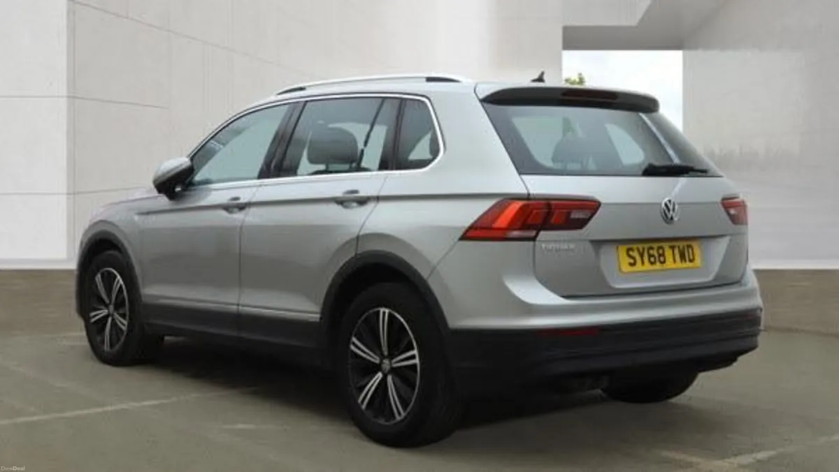 2018 Volkswagen Tiguan - Image 3