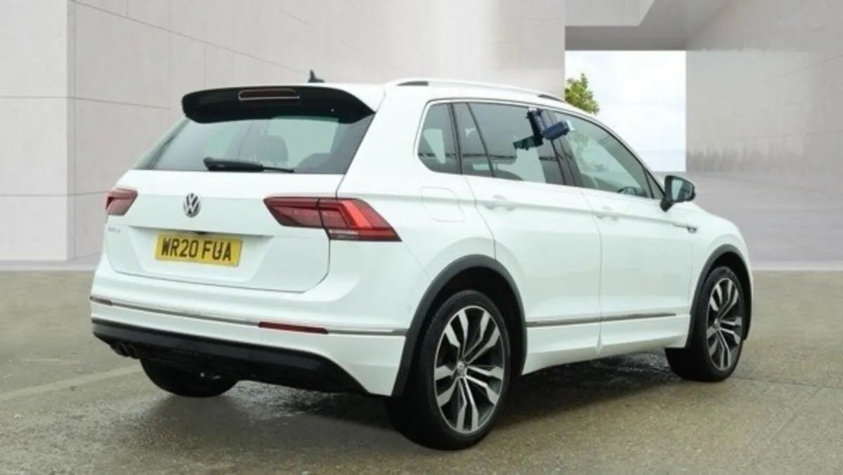 2020 Volkswagwn Tiguan R-Line - Image 4