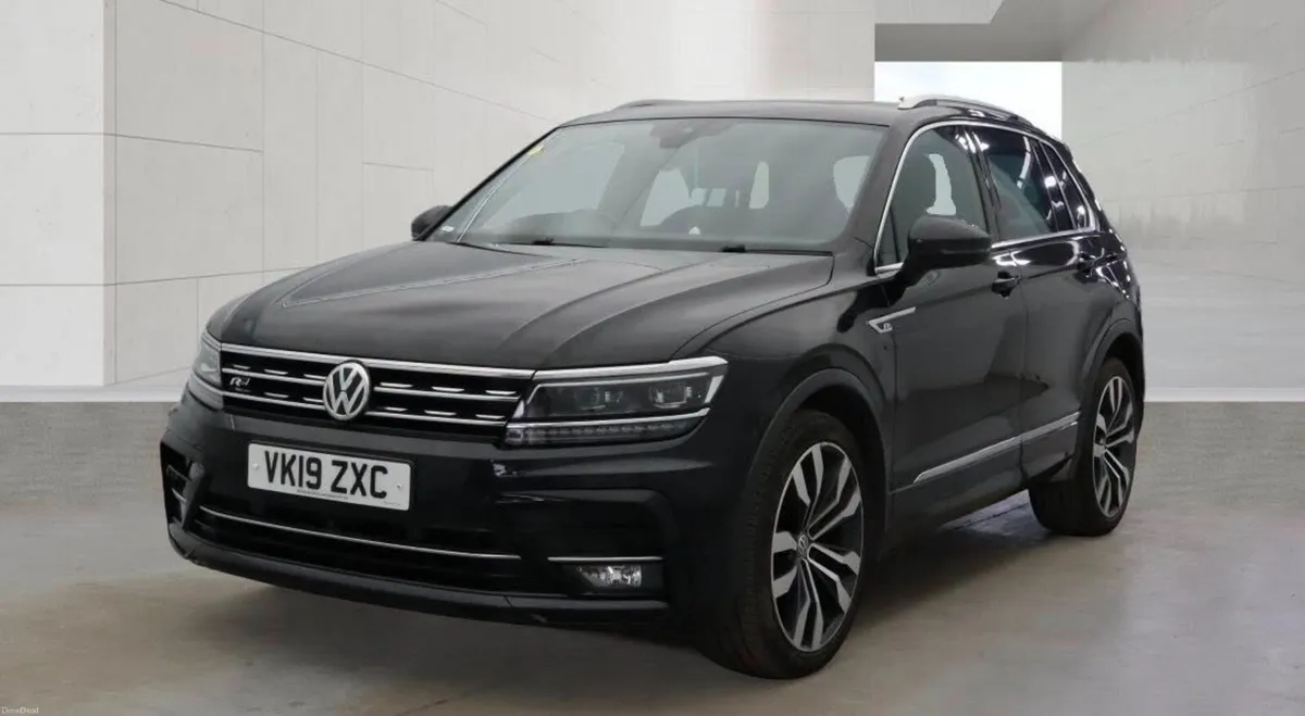 2019 Volkswagwn Tiguan R Line - Image 2