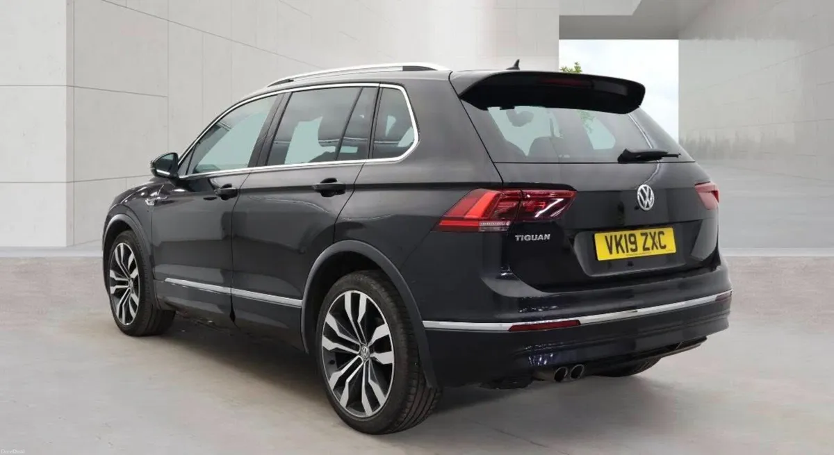 2019 Volkswagwn Tiguan R Line - Image 3