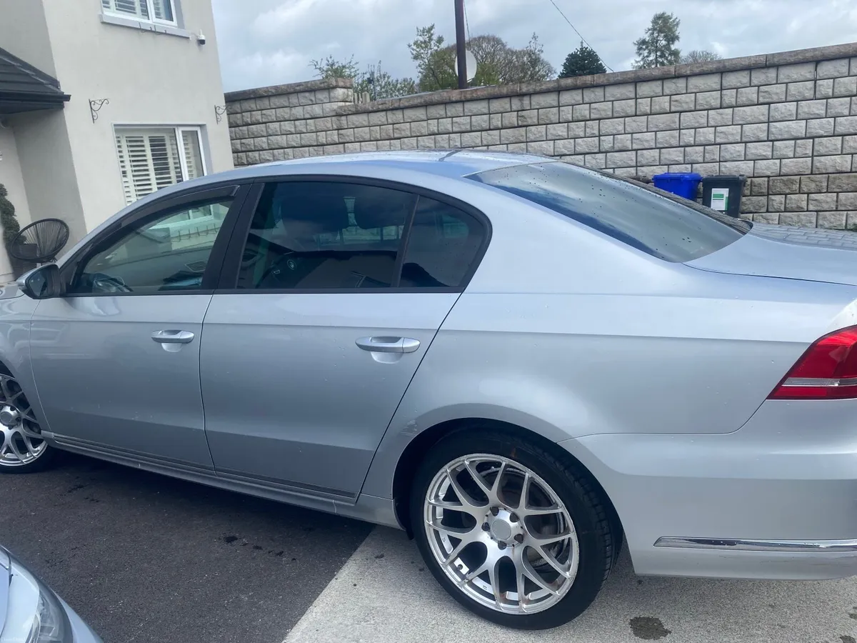 Volkswagen Passat 2013 - Image 2