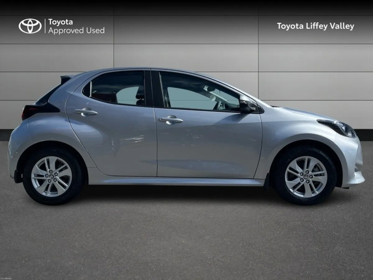 Toyota Yaris YARIS LUNA HYBRID - Image 3