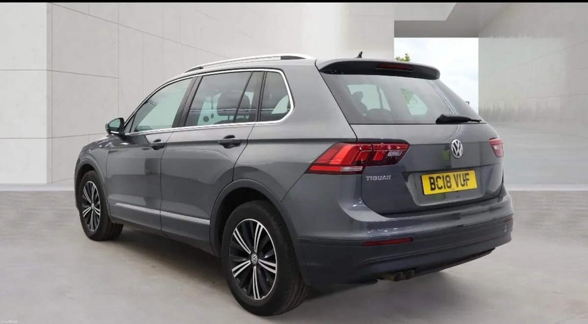 2018 Volkswagen Tiguan - Image 3