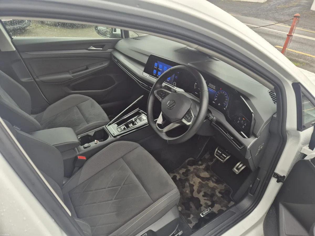 2023 VOLKSWAGEN GOLF 2.0TDI DSG ONLY 6800KMS - Image 2