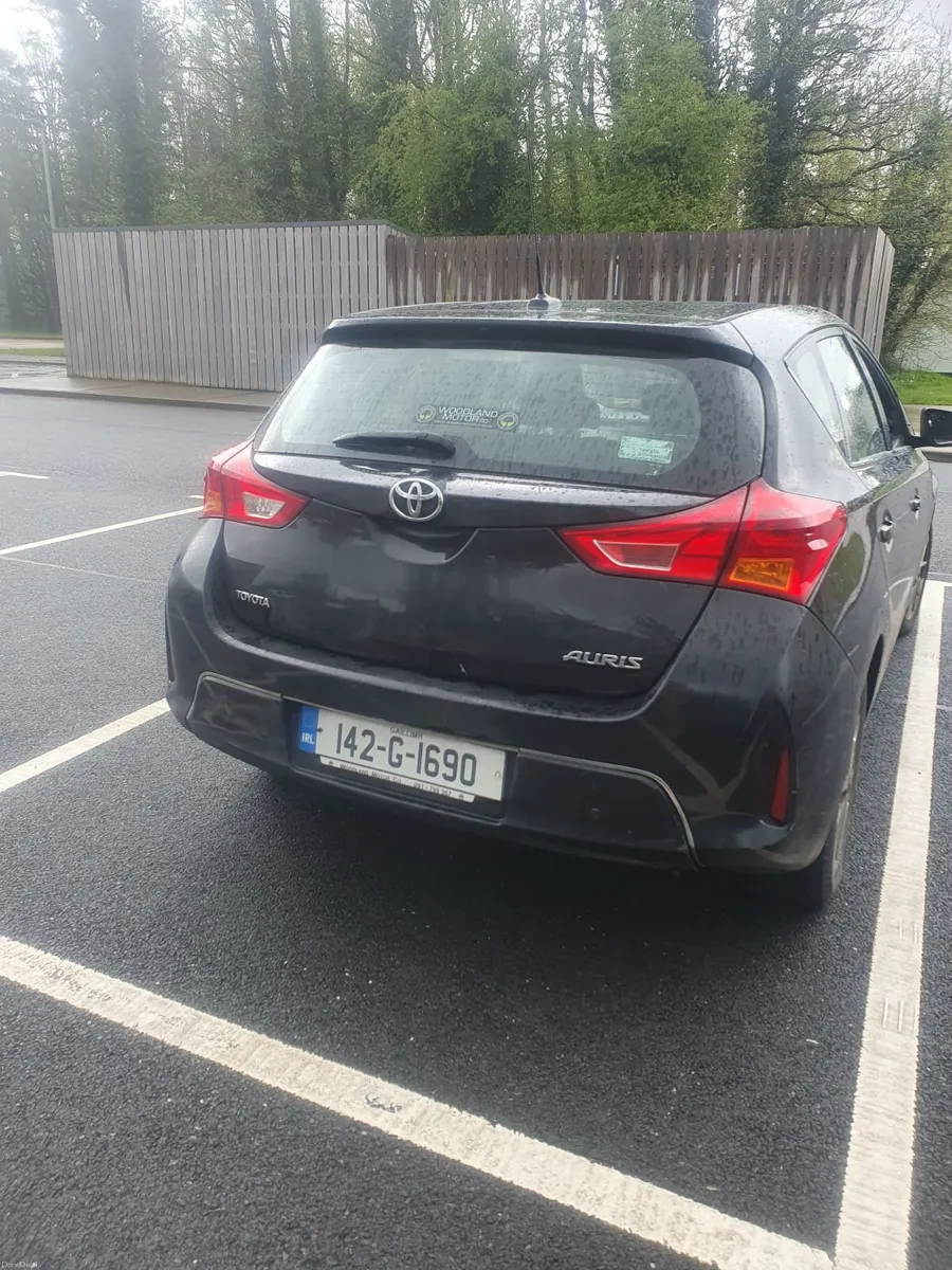 Toyota Auris 2014 - Image 2