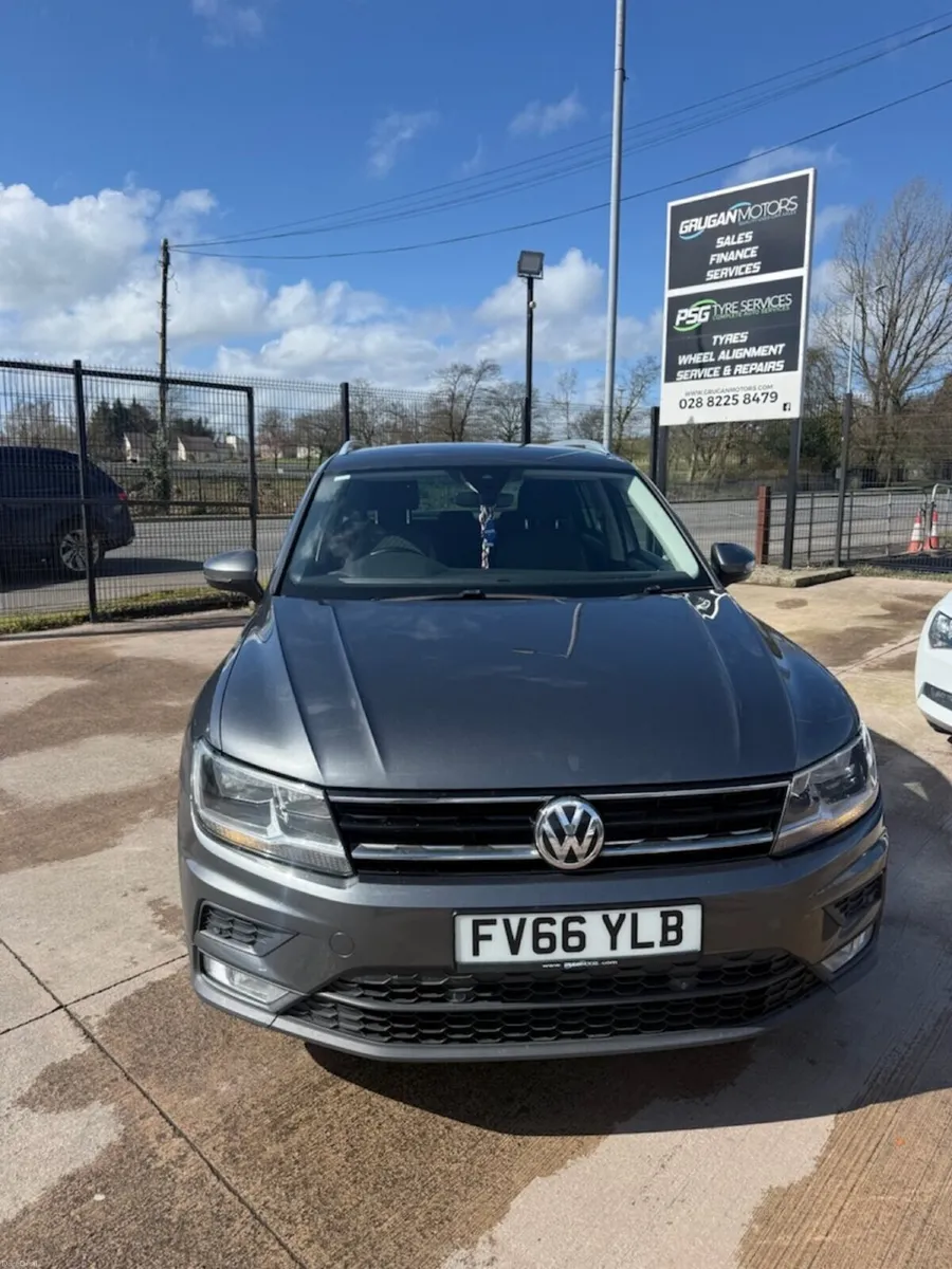 2017 Volkswagen Tiguan - Image 4