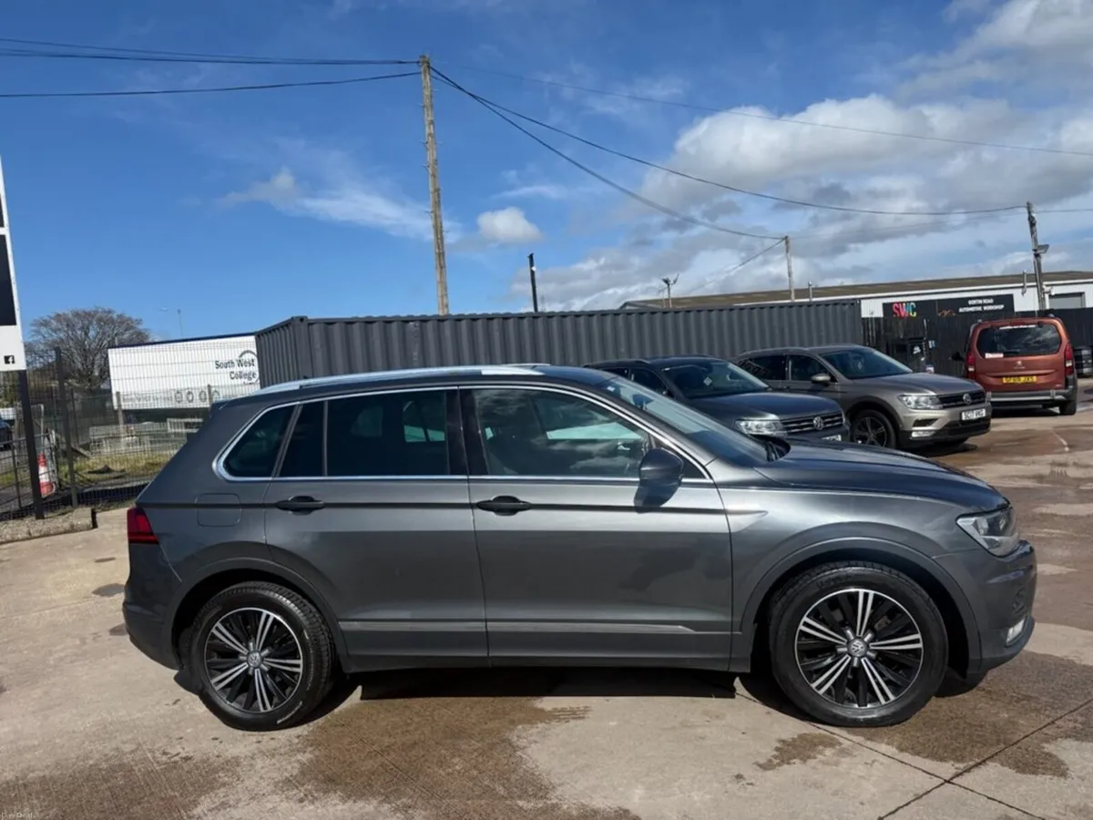 2017 Volkswagen Tiguan - Image 2