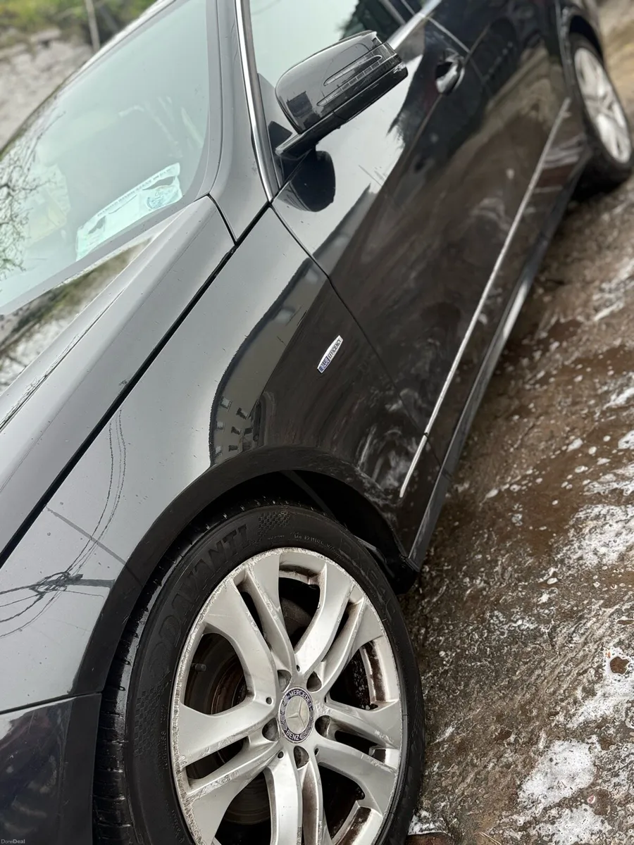 Mercedes-Benz E220 CDI - Image 2