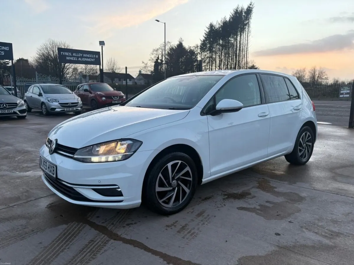 2019 Volkswagen Golf - Image 2