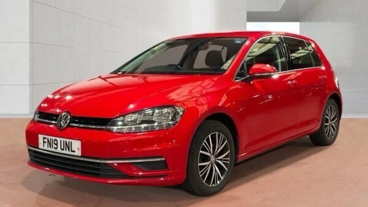 2019 Volkswagen Golf - Image 2