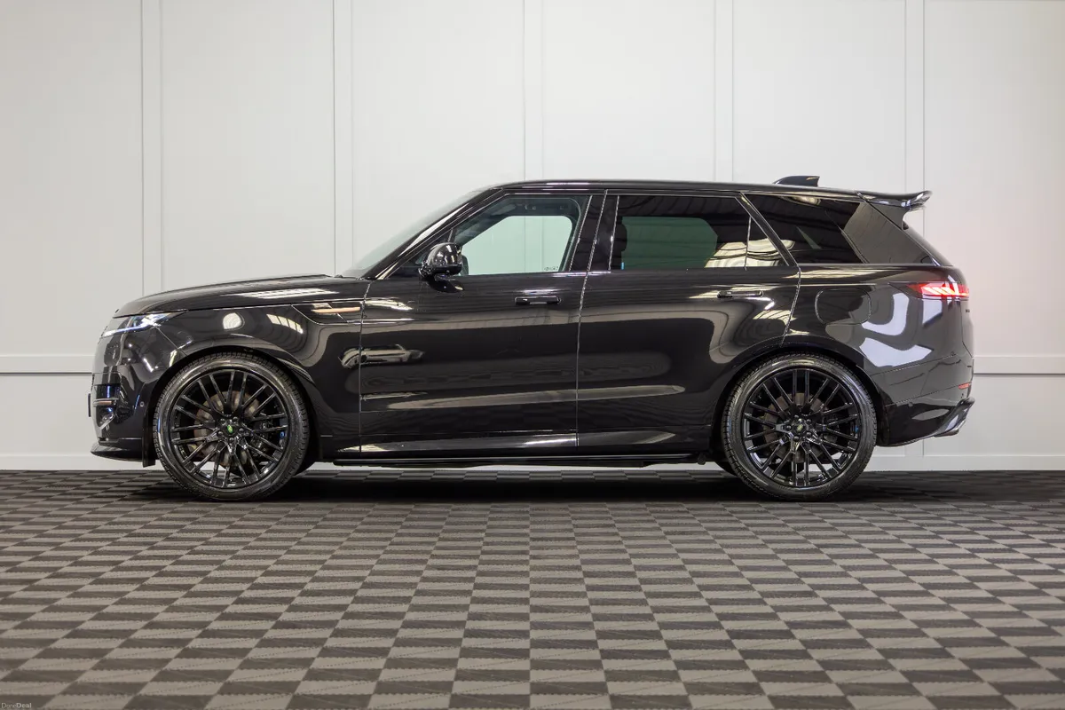 2024 Range Rover Sport P460e Dynamic SE - Image 3