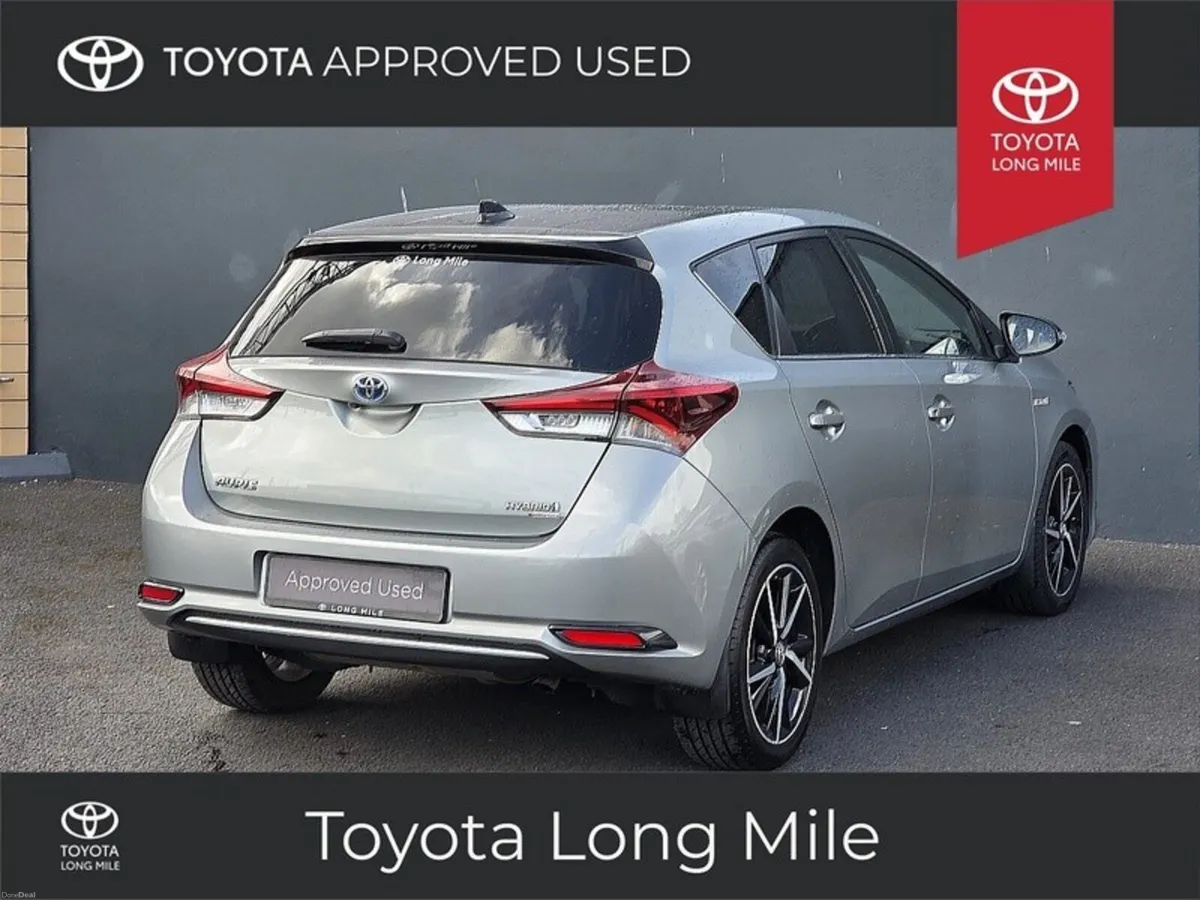 Toyota Auris 1.8 Hybrid Luna Sport 5dr - Image 3