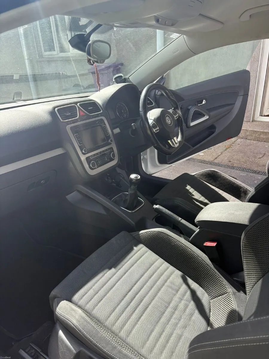 Volkswagen Scirocco 2010 2.0TDI - Image 3
