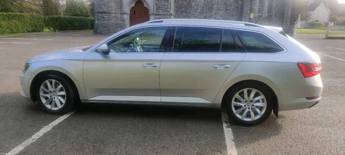 Skoda Superb Estate 2.0 TDI SE Business 150 - Image 3