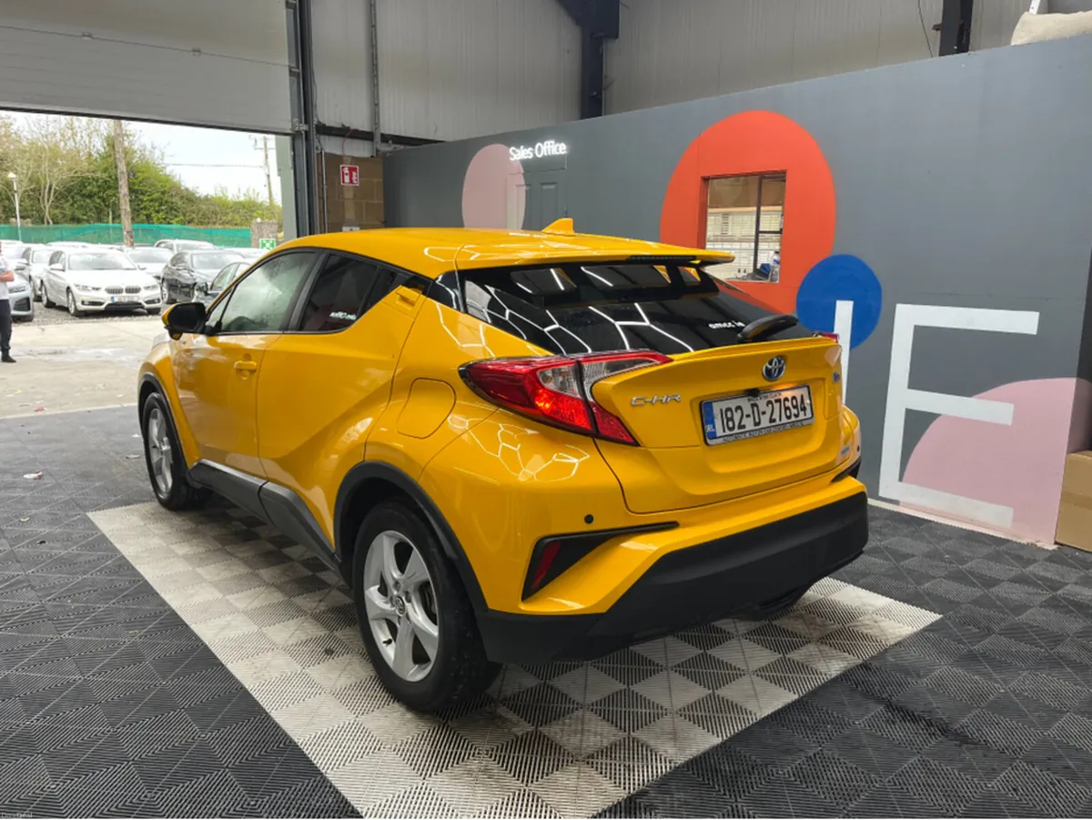 Toyota C-HR 2018 TOYOTA C-HR S 1.8 AUTOMATIC / CRU - Image 4