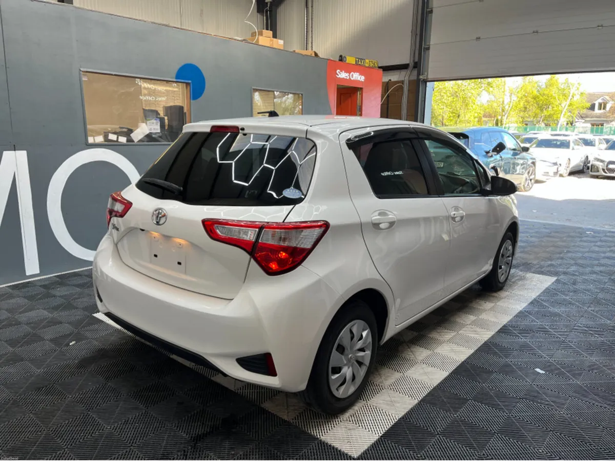 Toyota Vitz 2019 TOYOTA VITZ F 1.0 AUTOMATIC / REV - Image 2