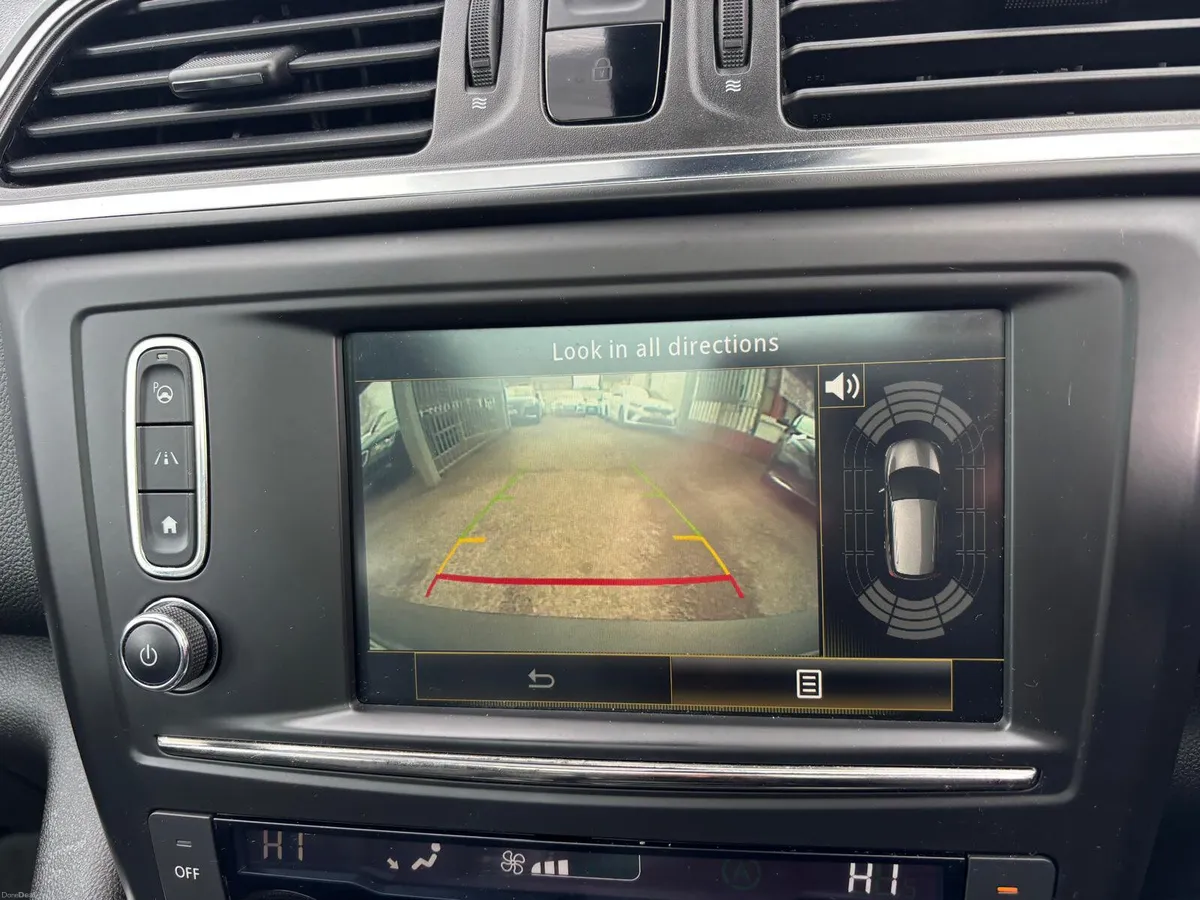 Renault Kadjar 2018  SIGNATURE  STUNNING  SUV - Image 4