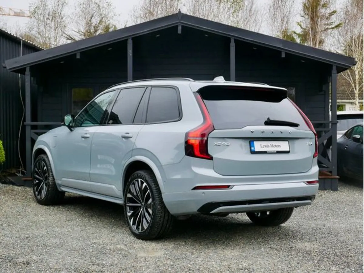 Volvo XC90 T8 PLUS PRO AWD DARK THEME, 360 CAMERA, - Image 4